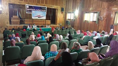 «القومي للمرأة» بأسيوط يعقد لقاء عن التوعية السياسية بشأن الانتخابات الرئاسية المقبلة 