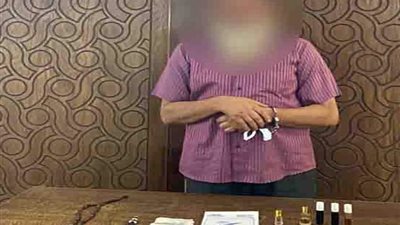 عاطل يقوم بأعمال الدجل و والشعوذة مقابل مبالغ مالية.. و يروج لها عبر صفحته الشخصية 