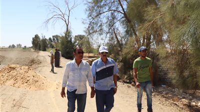 الشرقاوى يتفقد أعمال إحلال وتجديد ورفع كفاءة خزانات الصرف الصحي بقرى مركز الفرافرة بالوادى الجديد 