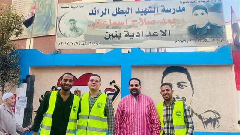 توزيع الأدوات المدرسية