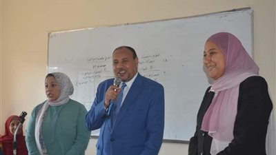 نائب رئيس جامعة الأزهر للوجه القبلي يزور كلية التجارة بنات بأسيوط