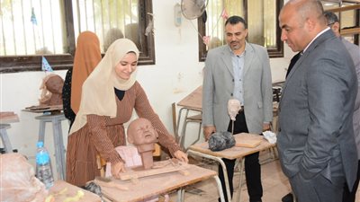 كلية الفنون الجميلة بجامعة أسيوط تنظم معرض تناغم بقسم النحت 