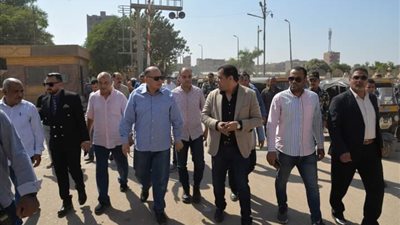 محافظ أسيوط يتفقد بعض المواقع المقترحة لانشاء كوبرى داخلى بمركز منفلوط 