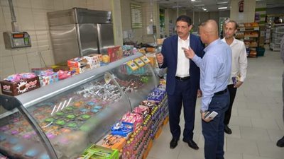 محافظ أسيوط يعلن التوسع فى فتح معارض بيع السلع الغذائية بأسعار مخفضة للمواطنين 
