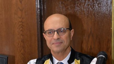 رئيس جامعة أسيوط يُشرف على رسالة دكتوراه تتناول إعادة تكوين الأوعية الدموية التاجية لدى مرضى السكرى
