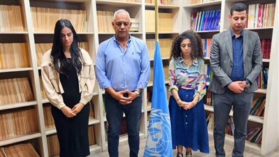 بالصور... الامم المتحدة بمصر تقف دقيقة صمت حدادا على ارواح  101 من الزملاء في وكالة الأونروا الذين قتلوا في غزة 
