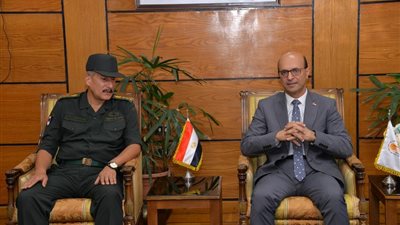 المنشاوى يستقبل مدير منطقة تجنيد وتعبئة أسيوط لبحث تطويع الجهود لخدمة الطلاب من ذوى الإعاقة 