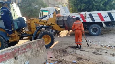 رفع 620 طن قمامة وتسوية وتمهيد طرق خلال حملات نظافة ببعض مراكز وأحياء محافظة أسيوط 