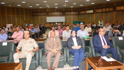 جامعة أسيوط تعقد لجنة طبية متكاملة لتوقيع الكشف الطبي على الطلاب من ذوي الإعاقة لتحديد موقفهم من التجنيد