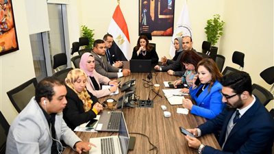 وزيرة الهجرة تستعرض تقرير من غرفة عمليات متابعة انتخابات المصريين بالخارج