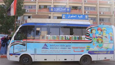 رئيس جامعة جنوب الوادى  يفتتح  معرض المشغولات الإبداعية بكلية التربية بقنا