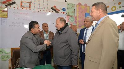 سعد يتفقد بعض لجان الانتخابات الرئاسية بقريتي أولاد ابراهيم والمطيعة بمركز أسيوط 
