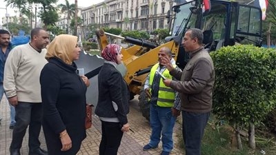 رئيس حي الجمرك تجرى جولة تفقدية لمتابعة أعمال النظافة ورفع الإشغالات بالمنشية