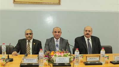 جامعة أسيوط تنظم ورشة عمل بكلية العلوم تحت عنوان إعداد الشرائح النباتية