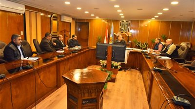 سعديستعرض مقترحات مشروعات الخطة الاستثمارية الجديدة لمركز منفلوط وحى شرق أسيوط