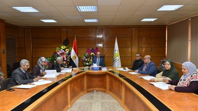 رئيس جامعة أسيوط يترأس اجتماع مركز بحوث تطوير و ابتكار الدواء 