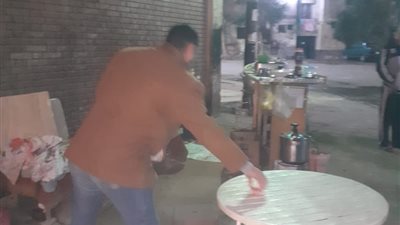 رفع وإزالة اشغالات الباعة الجائلين وتحرير محاضر للمخالفين بشوارع حى شرق أسيوط 