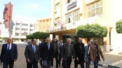 محافظ الشرقية ورئيس جامعة الزقازيق يشاركان فعاليات ختام البرنامج التدريبي الموحد لتأهيل القيادات الجامعية 