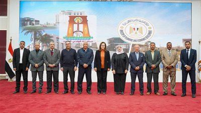 وزيرة التخطيط والتنمية الاقتصادية تلتقي بقيادات محافظة الوادي الجديد 