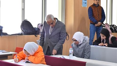 المنشاوى يتابع سير امتحانات الفصل الدراسي الأول بكليات جامعة أسيوط الأهلية