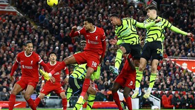 أرسنال يفوز على ليفربول بثلاثية في بطولة الدوري الإنجليزي 