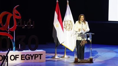 وزيرة التخطيط والتنمية الاقتصادية تشهد حفل تخريج الدفعة الثانية من طلاب مبادرة كن سفيرًا للتنمية المستدامة