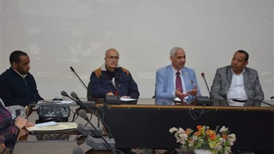 عبدالمولى يتابع سير العملية التعليمية مع بداية الفصل الدراسى الثانى بكلية الآداب بجامعة أسيوط 