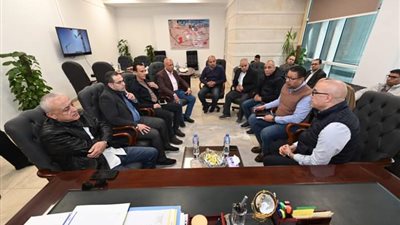 وزير الإسكان يعقد اجتماعا بمقر جهاز مدينة 