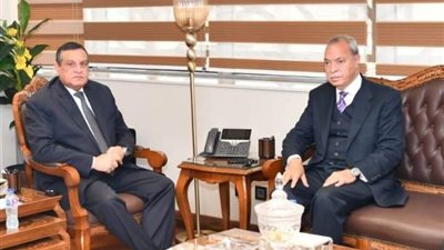 وزير التنمية المحلية يتابع مع محافظ القليوبية تنفيذ المشروعات التنموية والخدمية على أرض المحافظة