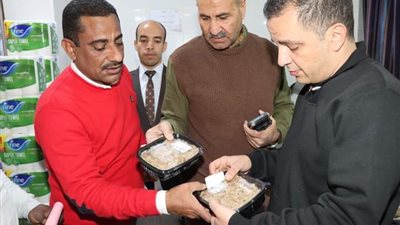 محافظة بني سويف: السكرتير العام المساعد يشرف على حملة للجنة حماية المستهلك  على الأسواق والمحلات 