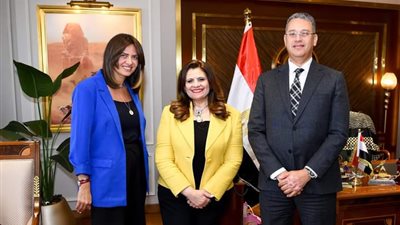 وزيرة الهجرة تستقبل رئيسا قطاع التسويق والخدمة المجتمعية وتنمية الأعمال في 