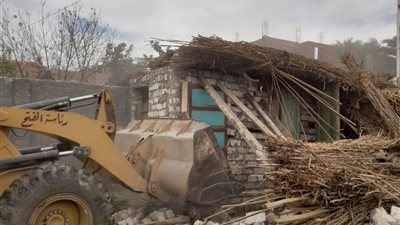 إزالة 42 حالة تعدي واسترداد 3417 متر مربع مباني و590 فدان زراعة بمركزي القوصية والفتح وحي غرب أسيوط 