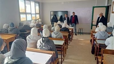 تعليم القليوبية : نماذج مشرفة وإنتظام طلاب الصف الثالث الثانوي بمدرسة سميرة موسي  بإدارة قليوب التعليميه