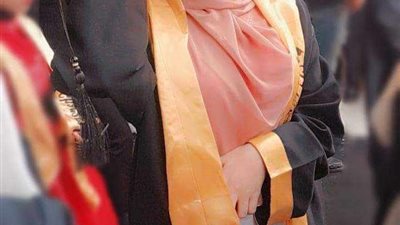 الطالبة نورهان أحمد من دبلوم فنى تجارى إلى معيدة بكلية التجارة بجامعة أسيوط 