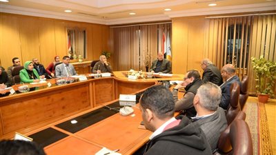محافظ أسيوط يعقد اجتماعًا لبحث الاستعداد لتطبيق قانون التصالح الجديد 