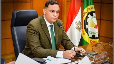 محافظ الدقهلية يتابع تداعيات حادث تصادم 2 سياره ميكروباص مع عربيه كاروا علي طريق القاهره المنصوره  امام قريه ميت ناجى .
