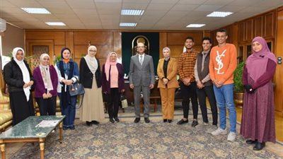 المنشاوى يهنئ قسم إعلام بكلية آداب أسيوط بالفوز بمهرجان الشروق الدولي لإبداع طلاب الإعلام 