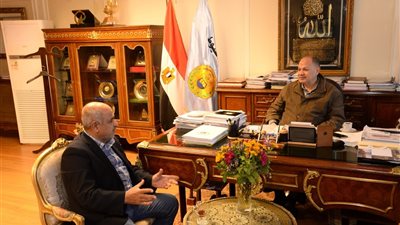 محافظ أسيوط يؤكد على تقديم أوجه الدعم لأنهاء أعمال مشروعات المحاور والطرق 