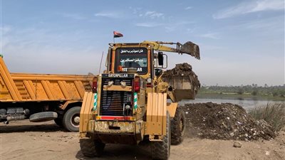 تنفيذ إزالة لتعدي على حرم النيل وأملاك الري بمركز أبوتيج بأسيوط 