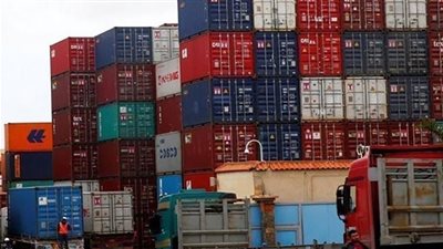 مكافحة التهرب الجمركي بالقاهرة تضبط كمية من الملابس المستعملة (الباله) الغير خالصة الضرائب والرسوم 