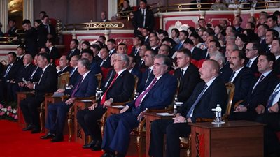 رئيس تاجكيستان  يشاهد برنامج موسيقي مشترك بعنوان 