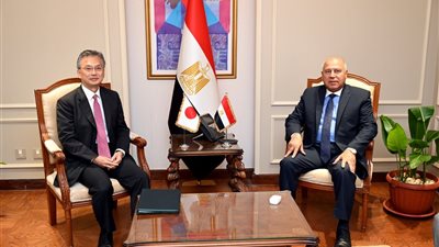 نائب رئيس مجلس الوزراء للتنمية الصناعية  وزير الصناعة و النقل ، يلتقي السفير الياباني بالقاهرة لمتابعة الموقف التنفيذي للمشروعات المشتركة وبحث التعاون المستقبلي بين الجانبين في مجالي الصناعة والنقل 
