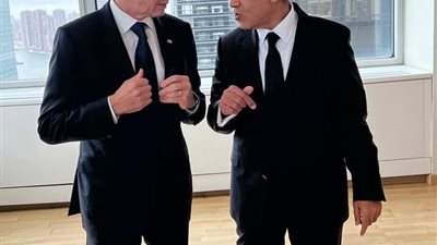 علي هامش مشاركته في أعمال الجمعيه العامه للامم المتحدة في نيويورك  وزير الخارجية يلتقي نظيره الأمريكي