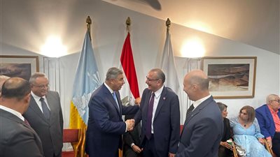 السفير التركي يزور معرض كايروفاشون تكس  السفير صالح موطلو شن: حجم التجارة بين مصر وتركيا في مجال الملابس يزداد كل عام