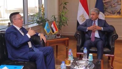 وزير السياحة يبحث مع سفير كازاخستان  بمصر تعزيز العلاقات بين البلدين