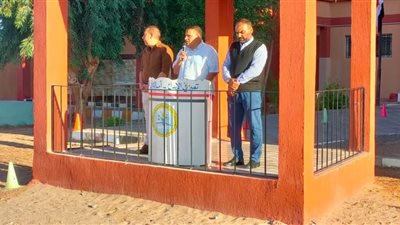 رئيس مدينة أبو رديس يتفقد مدرسة عمر بن عبد العزيز الابتدائية