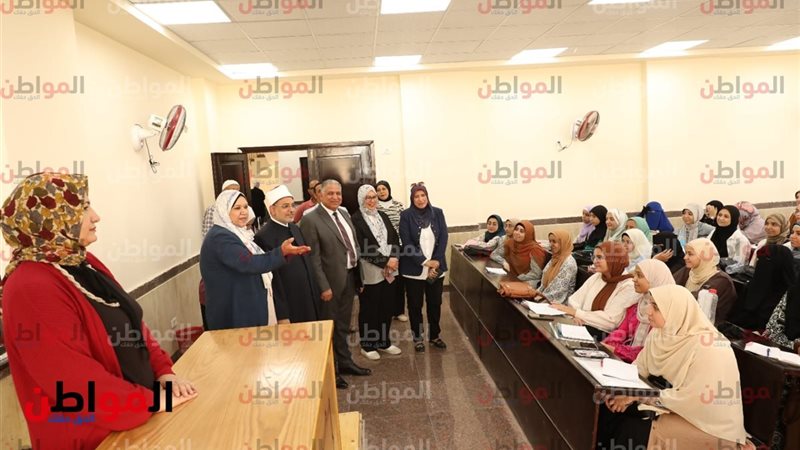 د. سلامة داود أثناء