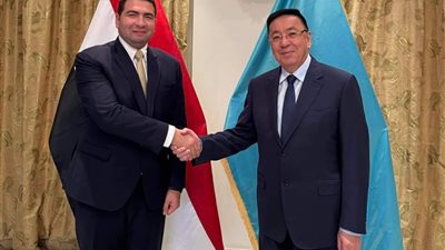 الممثل الخاص للرئيس  السيسى  يلتقى السفير الكازاخى بمصر ويقدم له التهنئة بمناسبة العيد الوطنى لبلاده