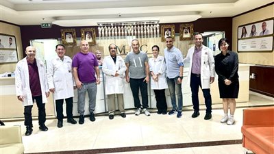 حسام وابراهيم حسن يجريان فحوصاتهما الدوريه في مجمع الشيخ مانع الطبي بدبي 