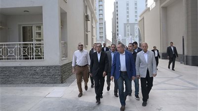 صور .. «رئيس الوزراء» يتفقد مشروع «الواحة فيو» بمدينة نصر